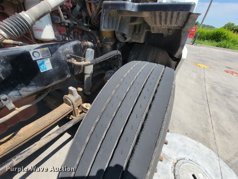 image for item HY9035 2015 Kenworth T680  semi truck