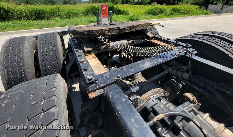 image for item HY9035 2015 Kenworth T680  semi truck