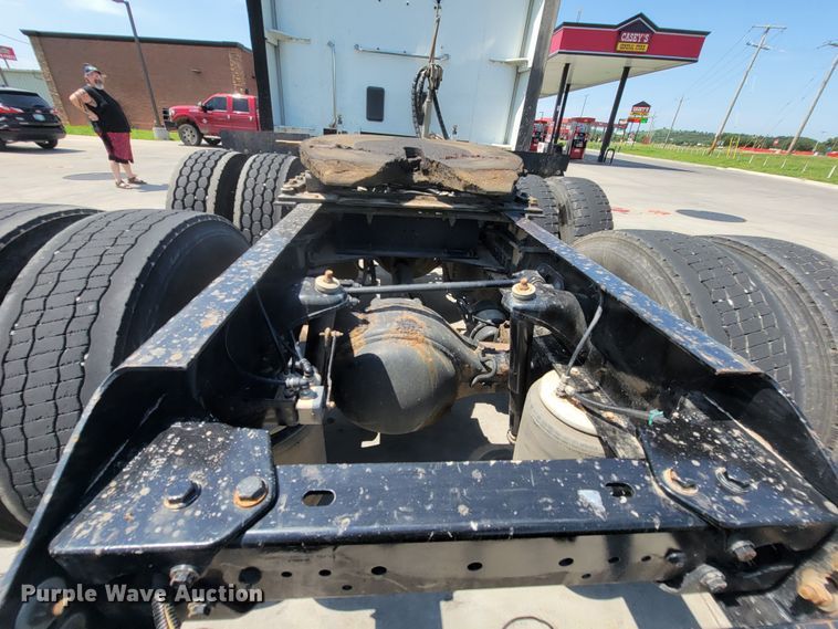 image for item HY9035 2015 Kenworth T680  semi truck