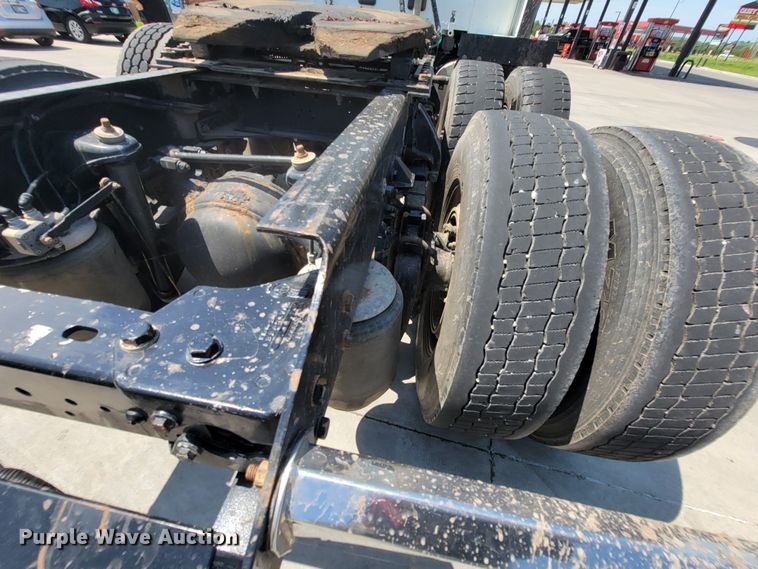 image for item HY9035 2015 Kenworth T680  semi truck