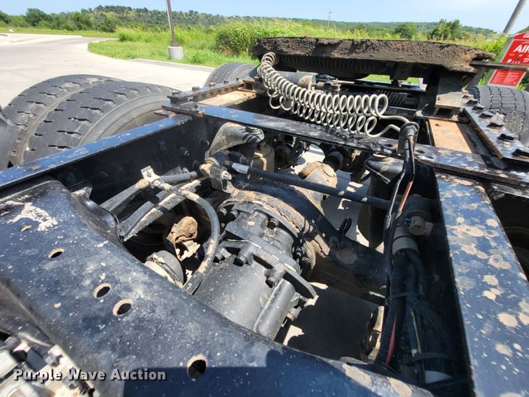 image for item HY9035 2015 Kenworth T680  semi truck