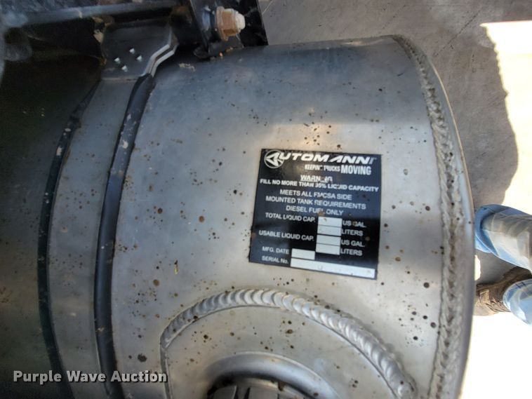 image for item HY9035 2015 Kenworth T680  semi truck