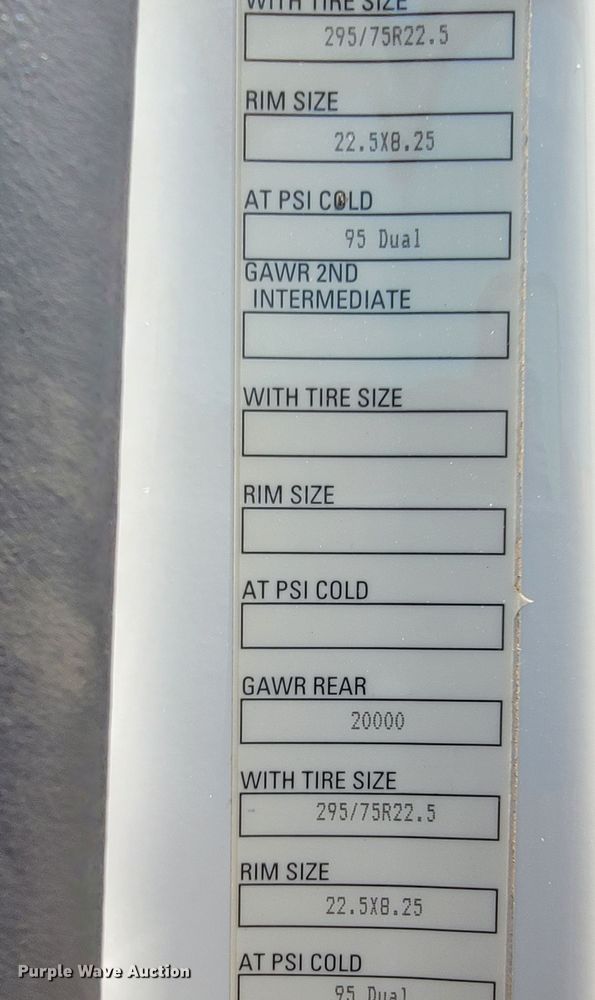 image for item HY9035 2015 Kenworth T680  semi truck