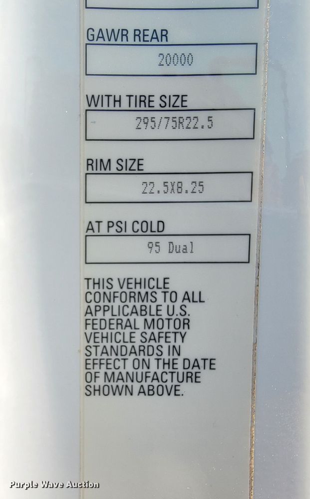 image for item HY9035 2015 Kenworth T680  semi truck