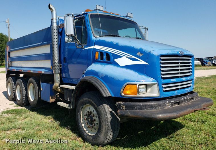 image for item IP9391 1998 Ford LT9000  dump truck