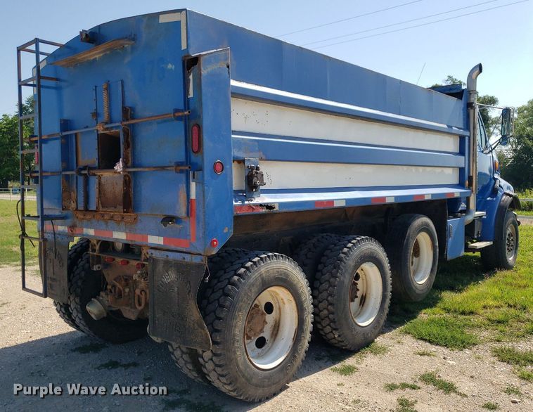 image for item IP9391 1998 Ford LT9000  dump truck