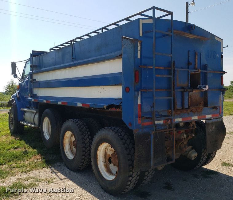 image for item IP9391 1998 Ford LT9000  dump truck