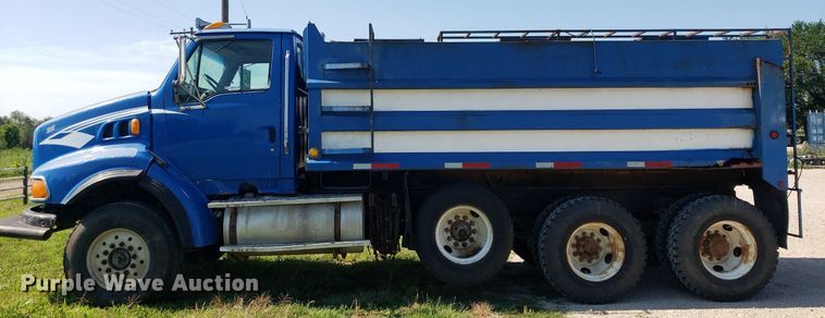 image for item IP9391 1998 Ford LT9000  dump truck