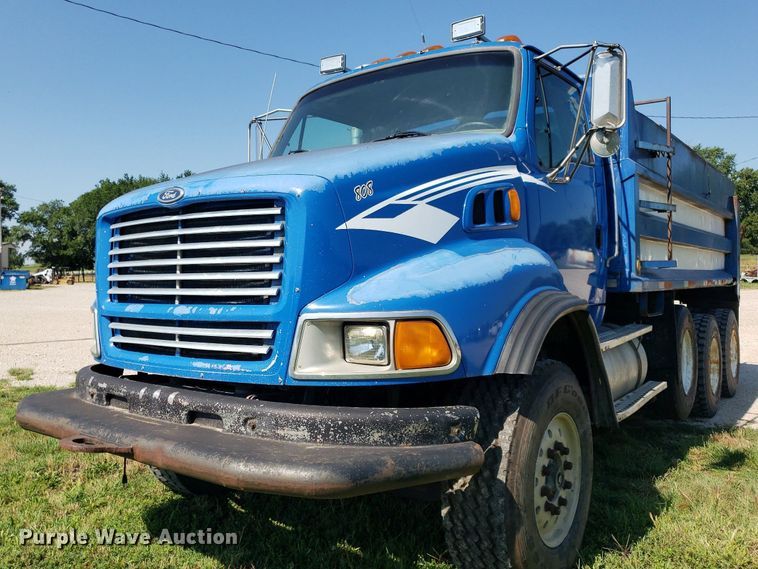 image for item IP9391 1998 Ford LT9000  dump truck