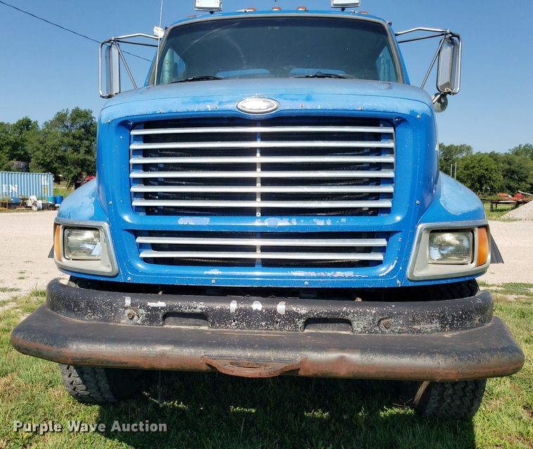 image for item IP9391 1998 Ford LT9000  dump truck