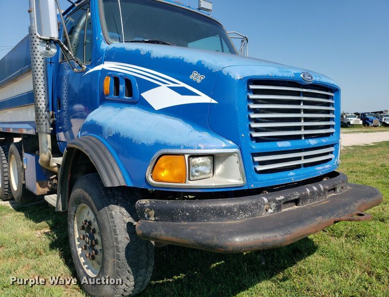 image for item IP9391 1998 Ford LT9000  dump truck
