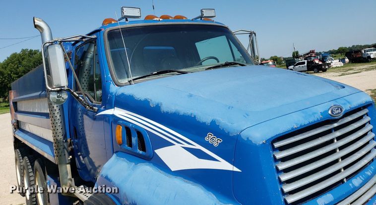 image for item IP9391 1998 Ford LT9000  dump truck