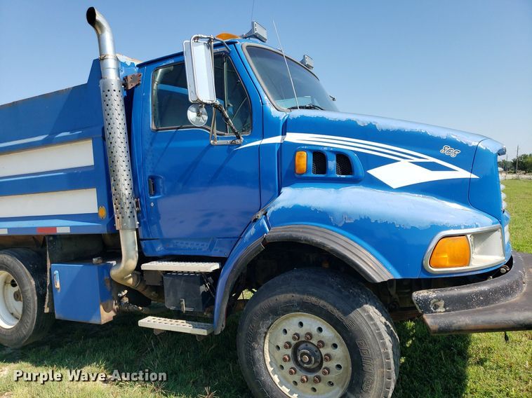 image for item IP9391 1998 Ford LT9000  dump truck