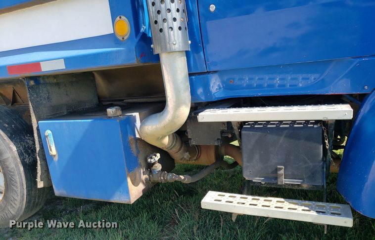 image for item IP9391 1998 Ford LT9000  dump truck