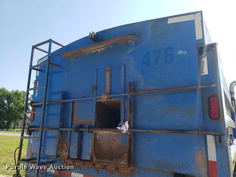 image for item IP9391 1998 Ford LT9000  dump truck