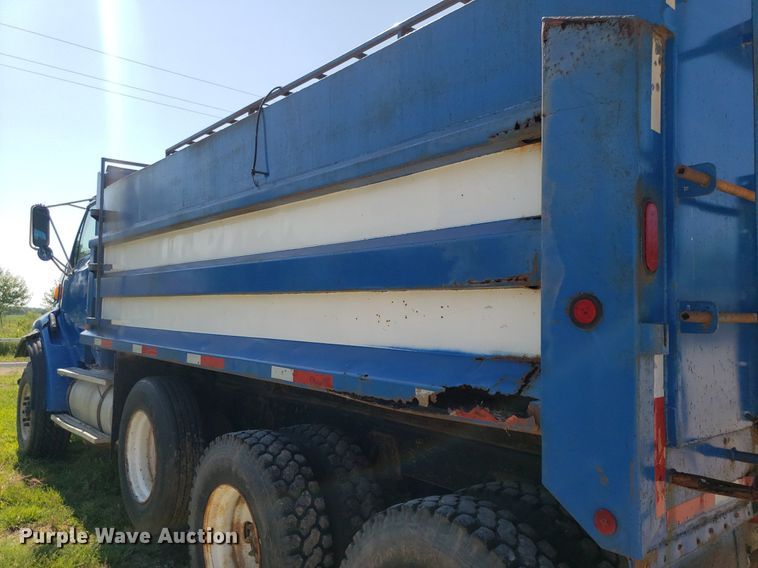 image for item IP9391 1998 Ford LT9000  dump truck