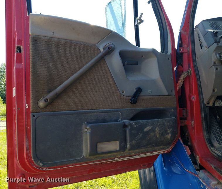 image for item IP9391 1998 Ford LT9000  dump truck