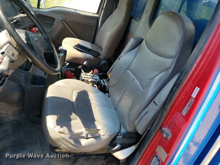 image for item IP9391 1998 Ford LT9000  dump truck