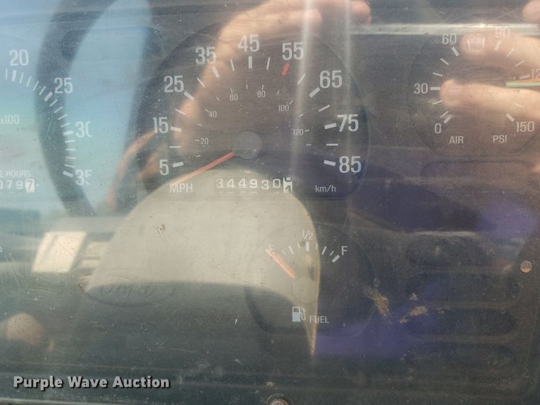 image for item IP9391 1998 Ford LT9000  dump truck