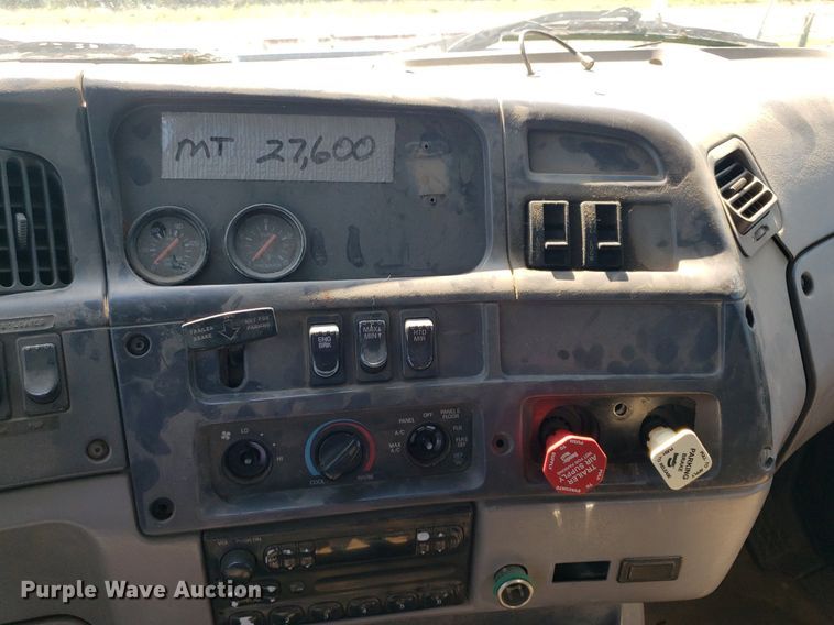 image for item IP9391 1998 Ford LT9000  dump truck