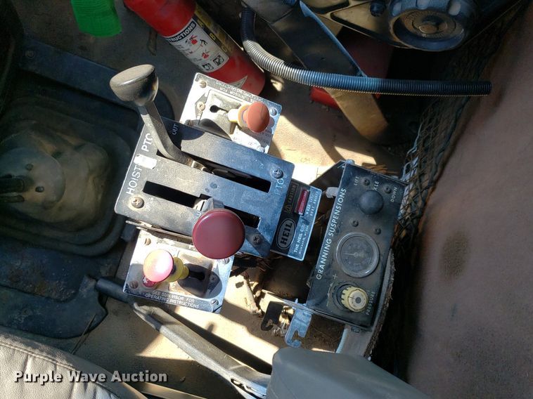 image for item IP9391 1998 Ford LT9000  dump truck