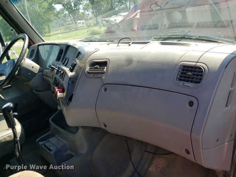 image for item IP9391 1998 Ford LT9000  dump truck