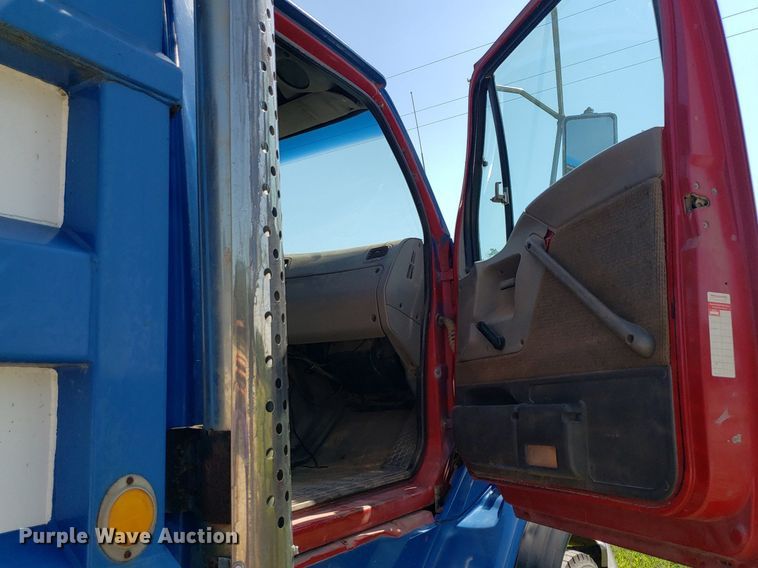 image for item IP9391 1998 Ford LT9000  dump truck