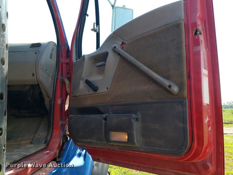 image for item IP9391 1998 Ford LT9000  dump truck