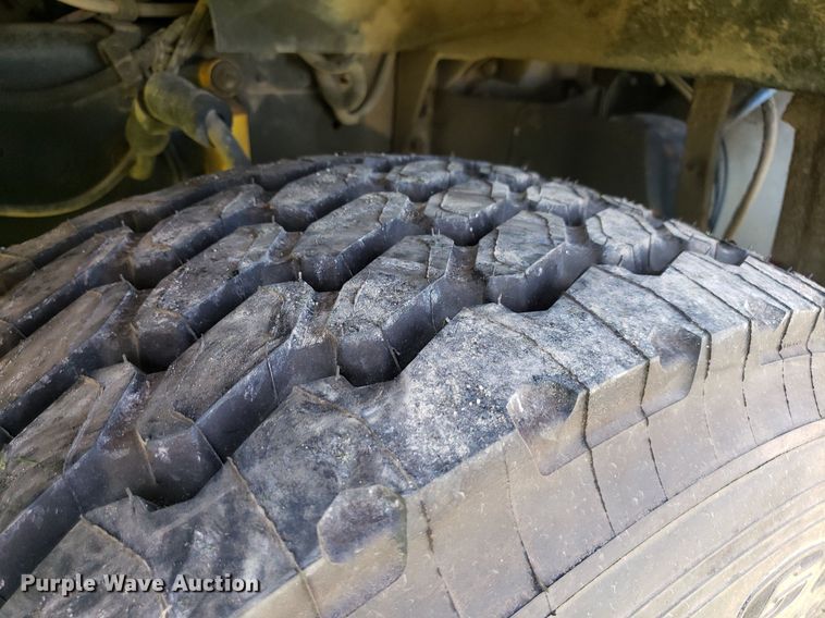 image for item IP9391 1998 Ford LT9000  dump truck