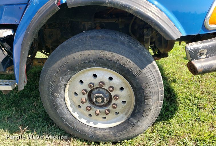 image for item IP9391 1998 Ford LT9000  dump truck