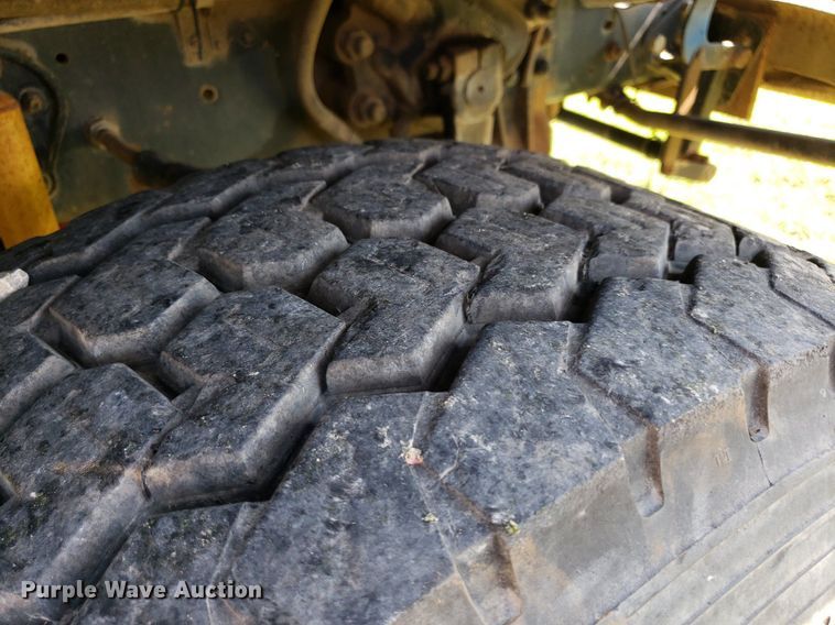 image for item IP9391 1998 Ford LT9000  dump truck