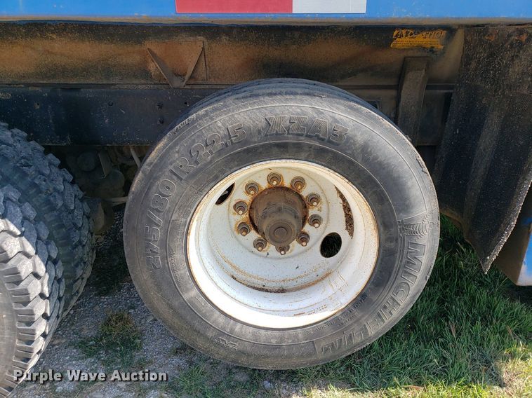 image for item IP9391 1998 Ford LT9000  dump truck