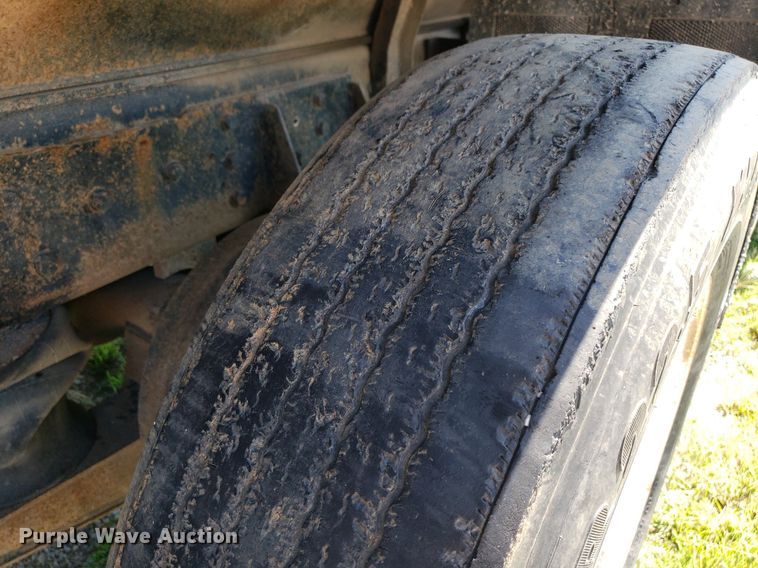 image for item IP9391 1998 Ford LT9000  dump truck