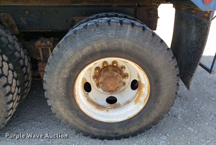 image for item IP9391 1998 Ford LT9000  dump truck