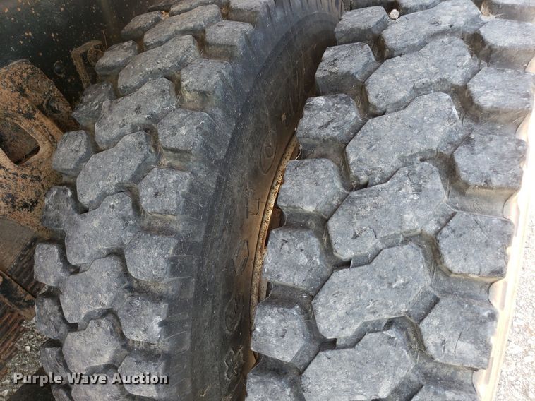 image for item IP9391 1998 Ford LT9000  dump truck