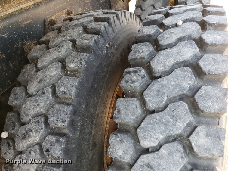 image for item IP9391 1998 Ford LT9000  dump truck