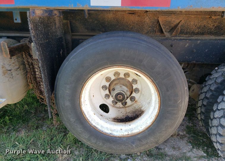 image for item IP9391 1998 Ford LT9000  dump truck