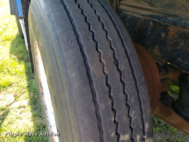 image for item IP9391 1998 Ford LT9000  dump truck