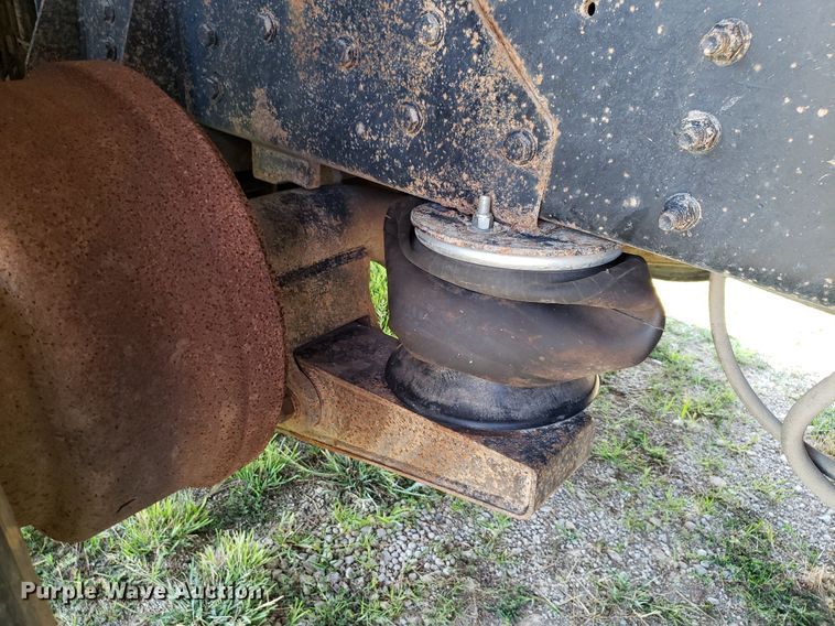 image for item IP9391 1998 Ford LT9000  dump truck