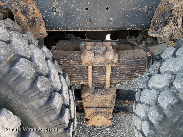 image for item IP9391 1998 Ford LT9000  dump truck