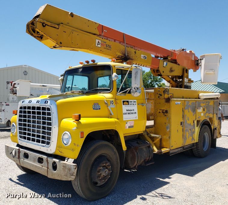 image for item IP9393 1983 Ford 8000  bucket truck