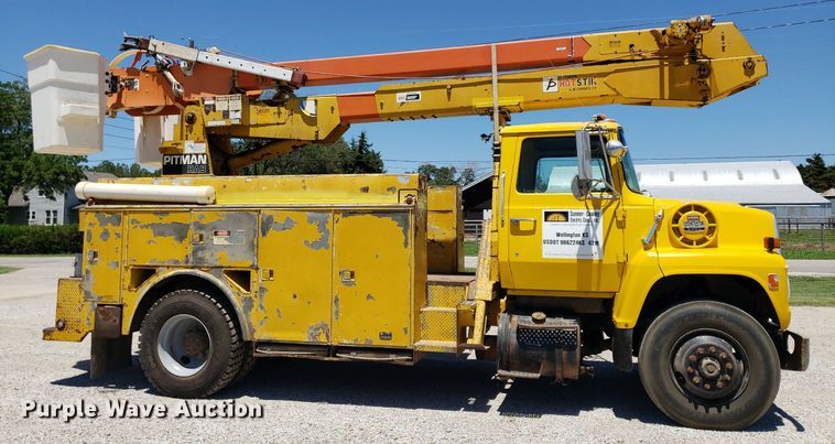 image for item IP9393 1983 Ford 8000  bucket truck