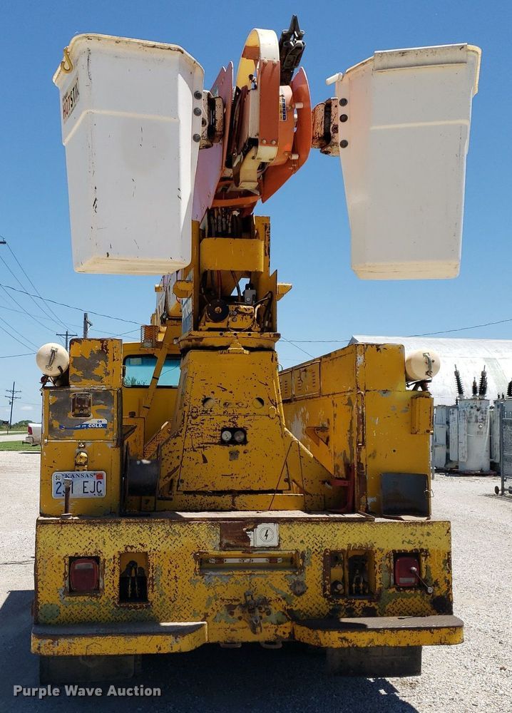 image for item IP9393 1983 Ford 8000  bucket truck