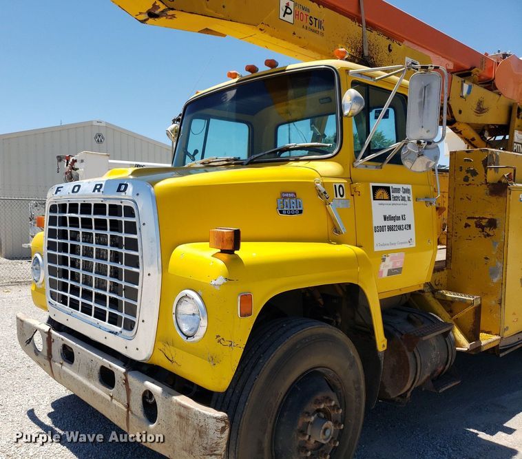 image for item IP9393 1983 Ford 8000  bucket truck