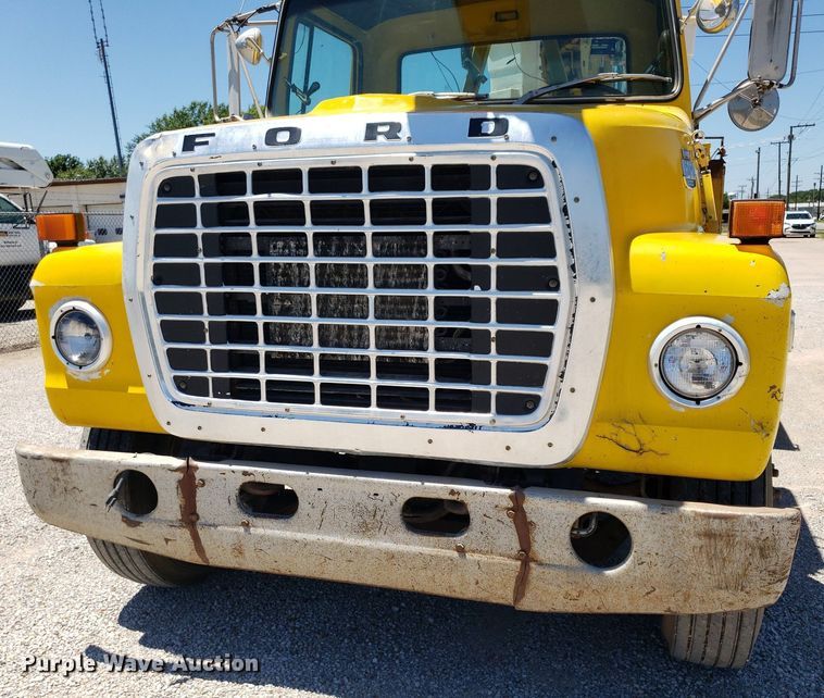 image for item IP9393 1983 Ford 8000  bucket truck