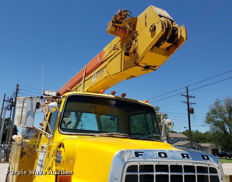 image for item IP9393 1983 Ford 8000  bucket truck