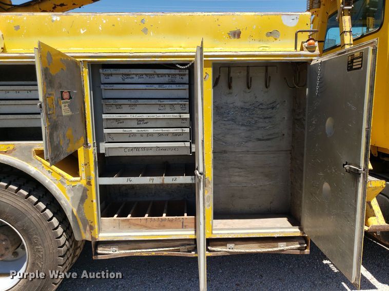 image for item IP9393 1983 Ford 8000  bucket truck