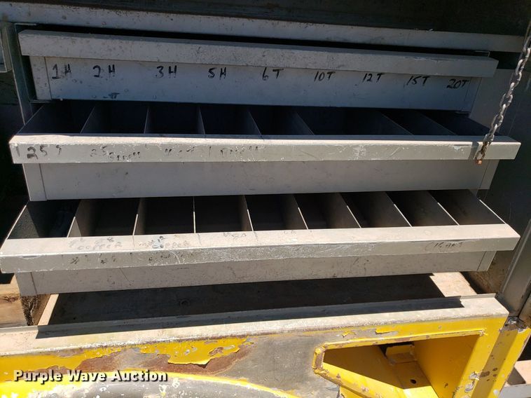 image for item IP9393 1983 Ford 8000  bucket truck