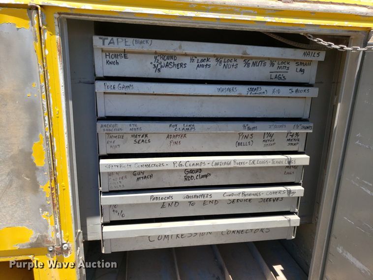 image for item IP9393 1983 Ford 8000  bucket truck