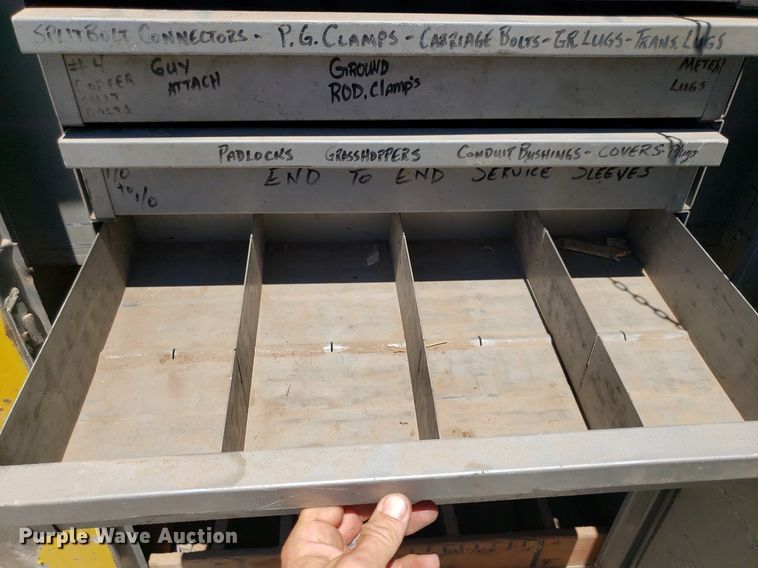 image for item IP9393 1983 Ford 8000  bucket truck